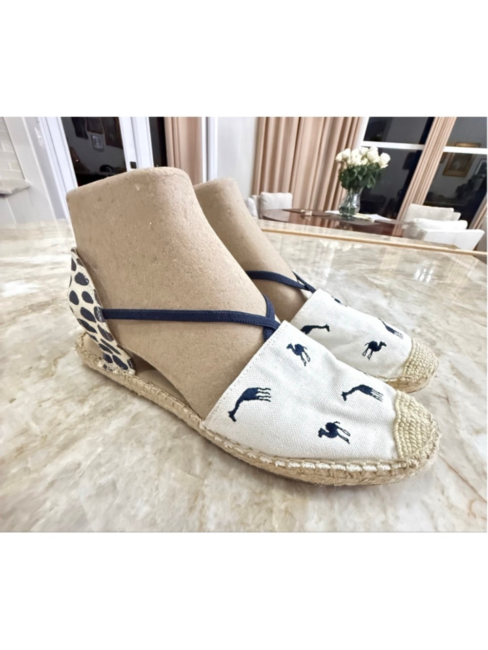 Talbots White & Navy Animal Print Espadrilles Size 9 Giraffe spotted, zoo